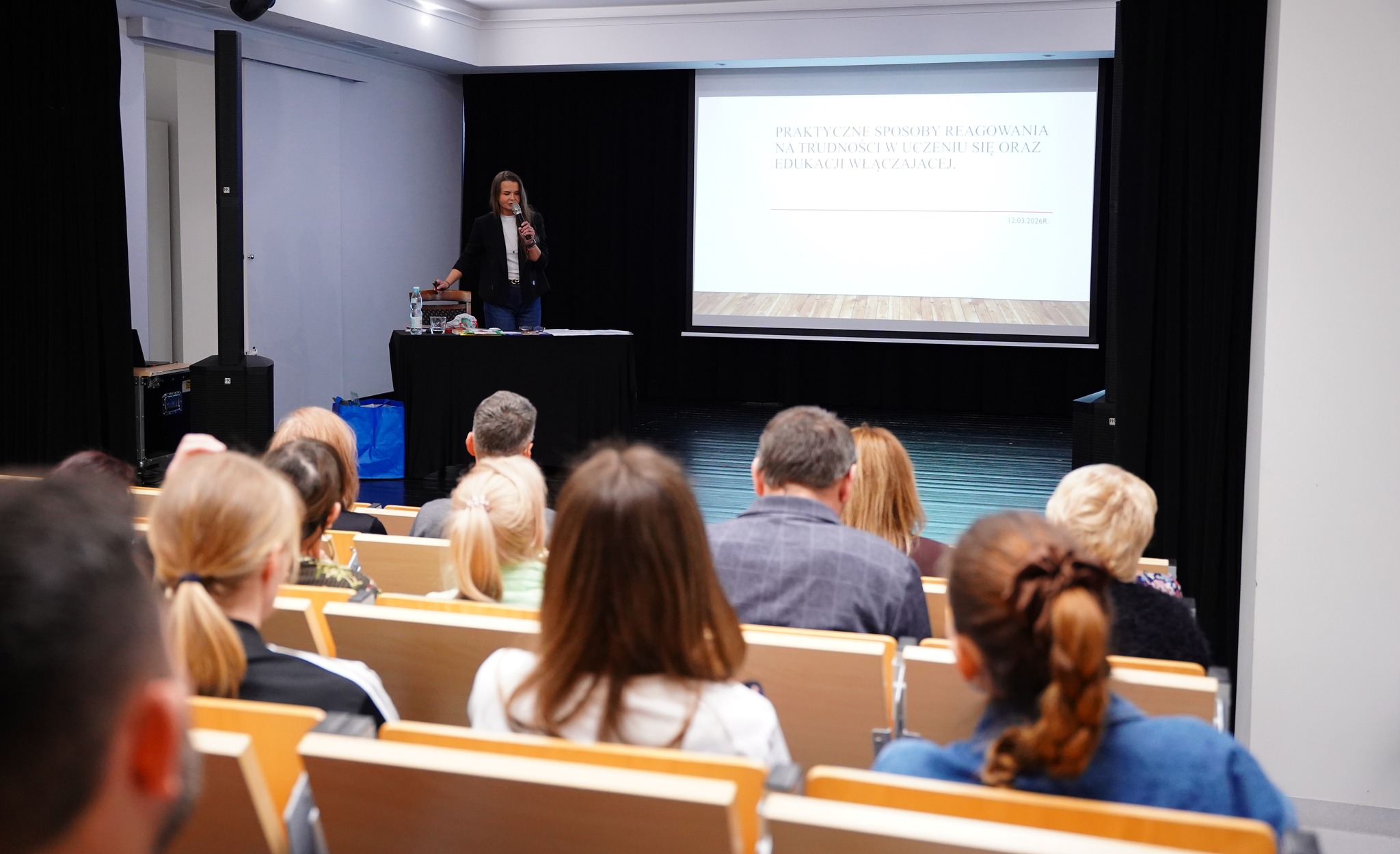 Może być zdjęciem przedstawiającym nauka i tekst